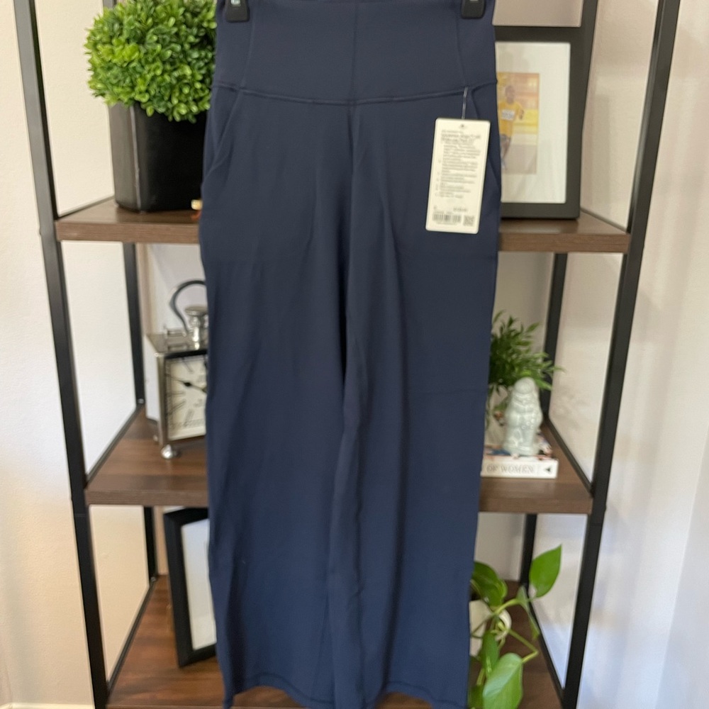 NWT Lululemon High Rise Align Wide Leg Pant in Navy Blue - Size 6 - Short